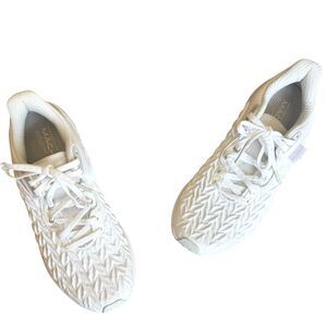 Under Armour HOVR Machina 3 Clone White/Gray Running Shoes Sneaker Womens 8.5